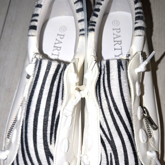 White Zebra Zipper Sneaker - NEW Womens Size 10 - Picture 4 of 4